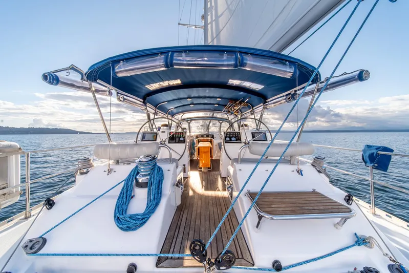 Voodoo Yacht Photos Pics Luxurious 2010 Hylas 70 yacht deck with blue canopy and ocean view.