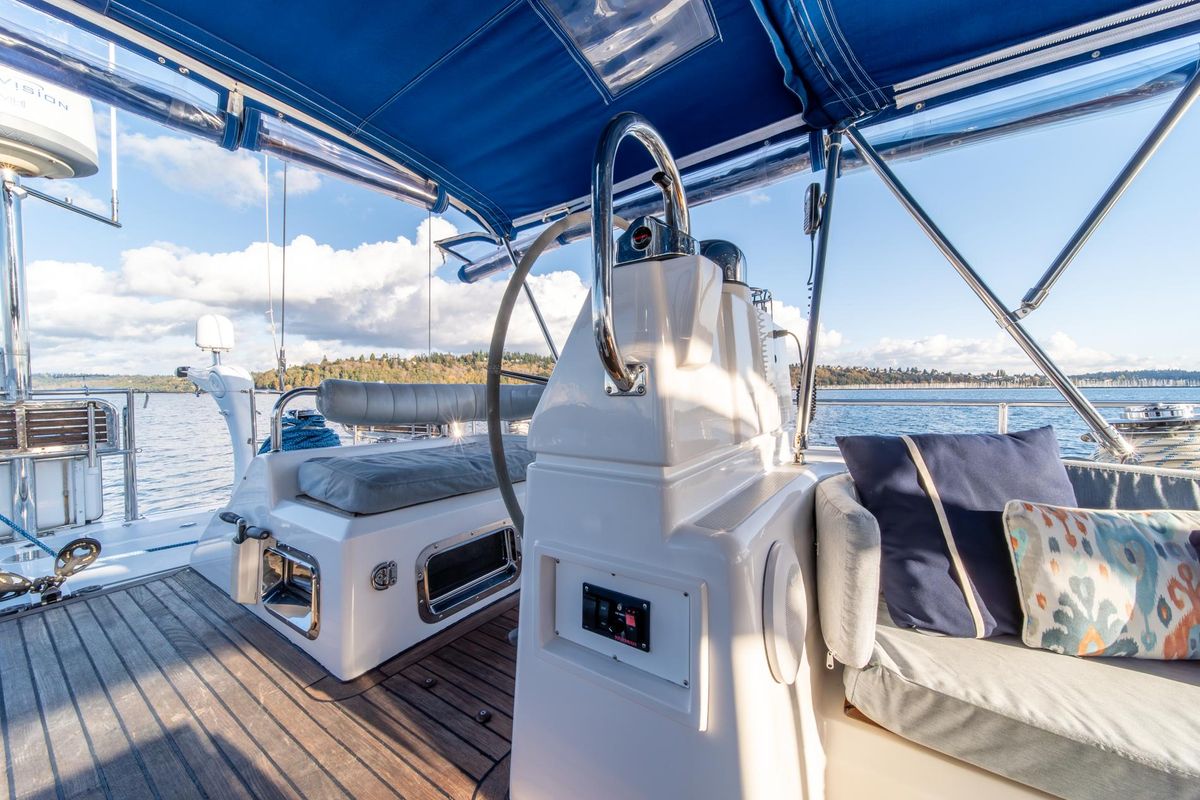 2010 Hylas 70 
