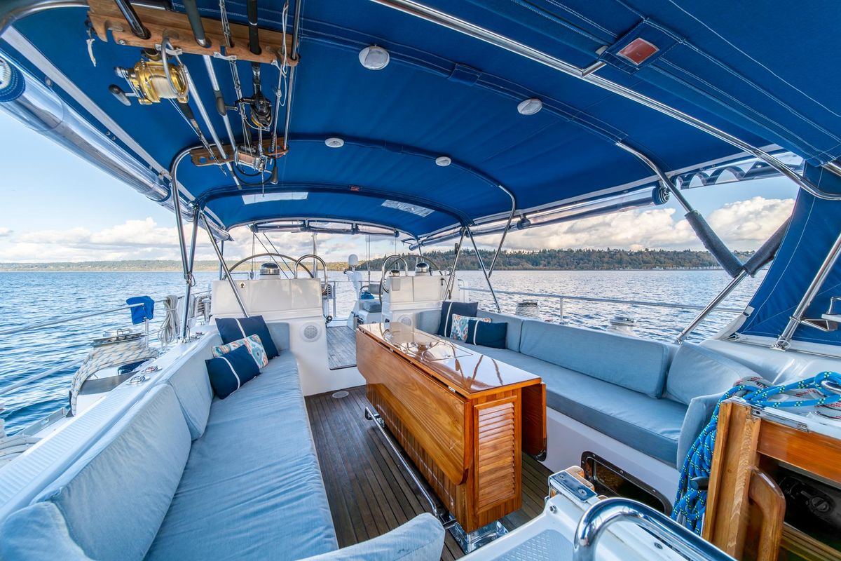 2010 Hylas 70 