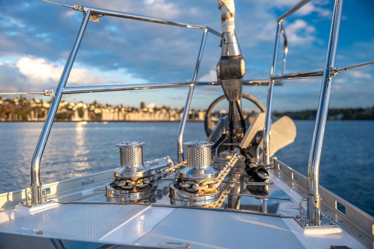 2010 Hylas 70 