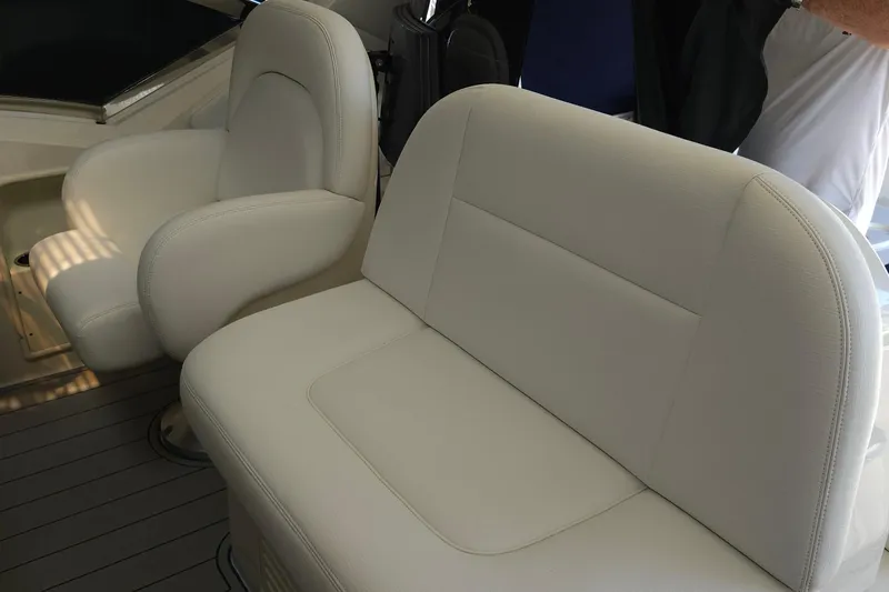 Yacht Photos Pics 2008 Sea Ray 40 Sundancer interior with white leather seating.