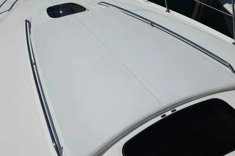  Yacht Photos Pics 2008 Sea Ray 40 Sundancer yacht deck with sleek design and sunroof.