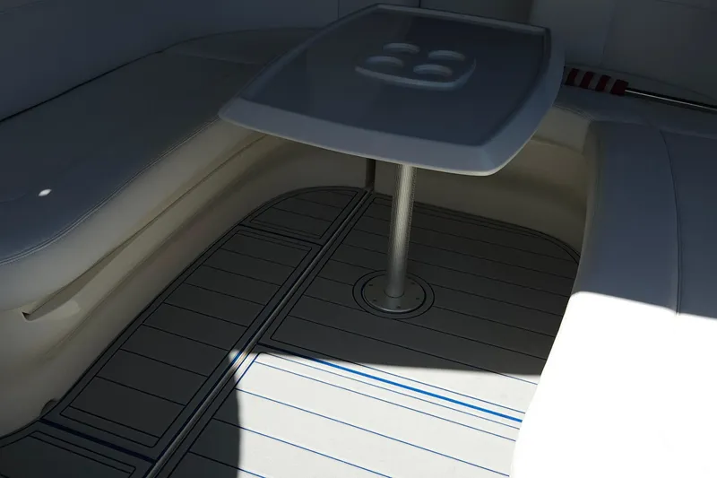  Yacht Photos Pics 2008 Sea Ray 40 Sundancer interior with cushioned seating and table.