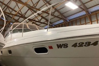 Cruisers Yachts 3375