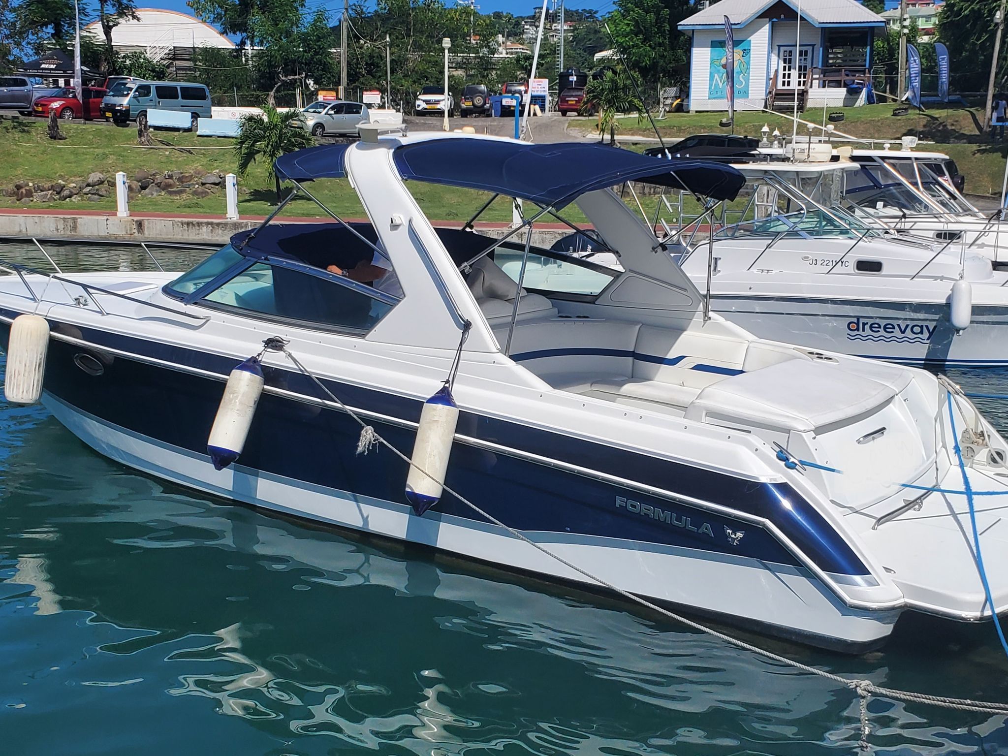 Formula 330 Sun Sport