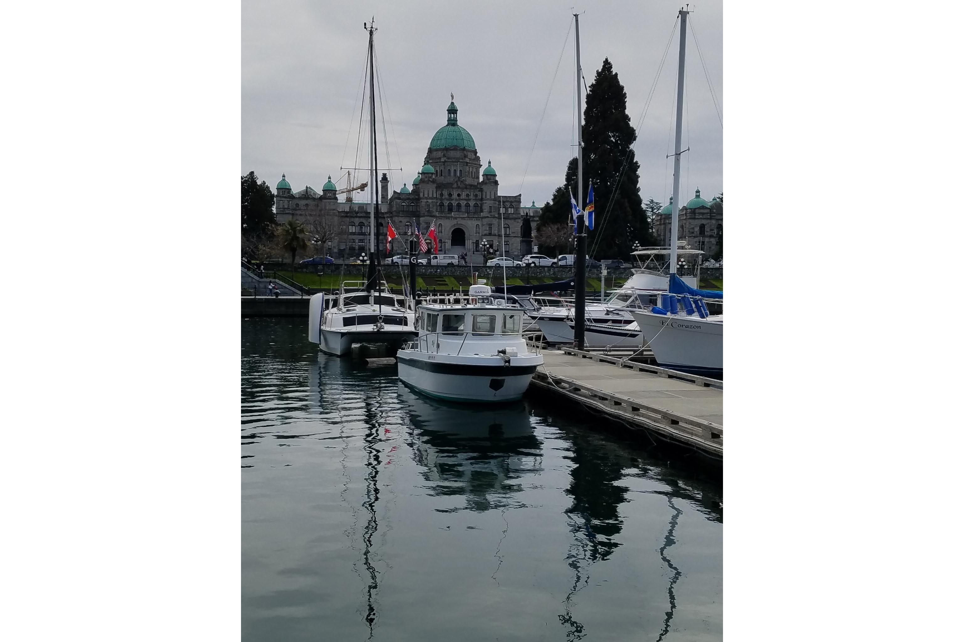 Boats docked near historic building, featuring 1998 Davis Rock Harbor 25.