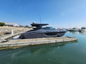 Cruisers Yachts 38 GLS South Beach IO