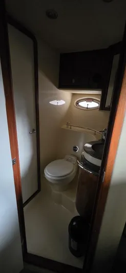  Yacht Photos Pics 2005 Sea Ray 40 Sundancer bathroom with toilet, sink, and porthole window.