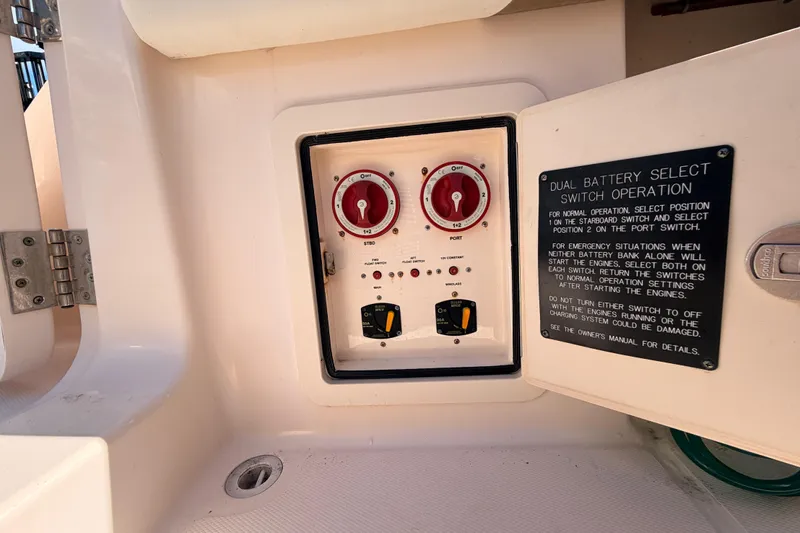  Yacht Photos Pics 2013 Grady-White Freedom 335 dual battery switch panel with operation instructions.