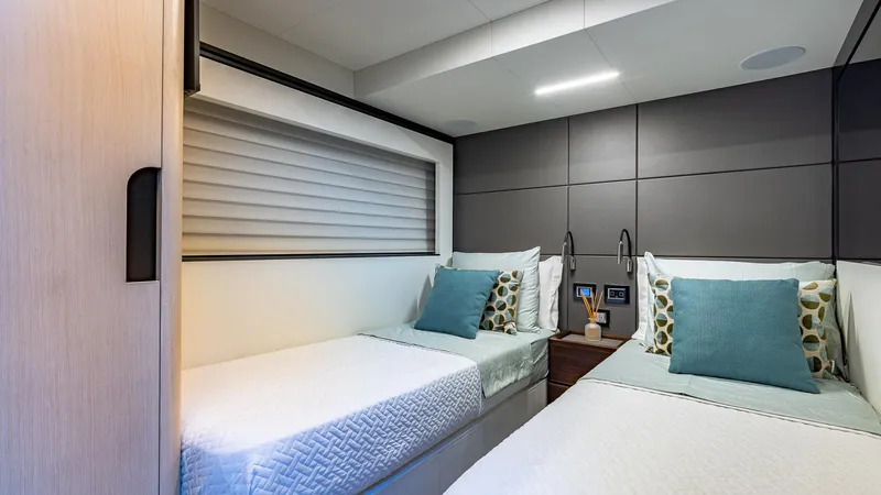 Isla Bonita Yacht Photos Pics 