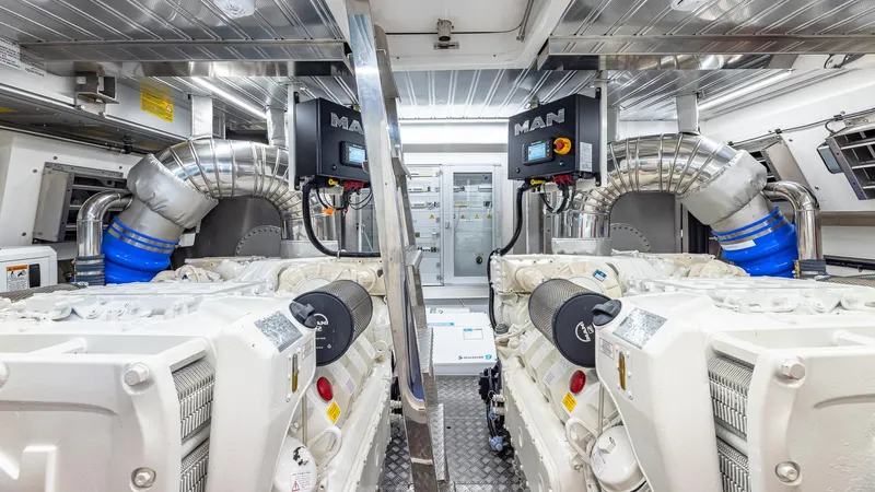 Isla Bonita Yacht Photos Pics 