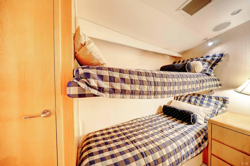  Yacht Photos Pics Bunk Room