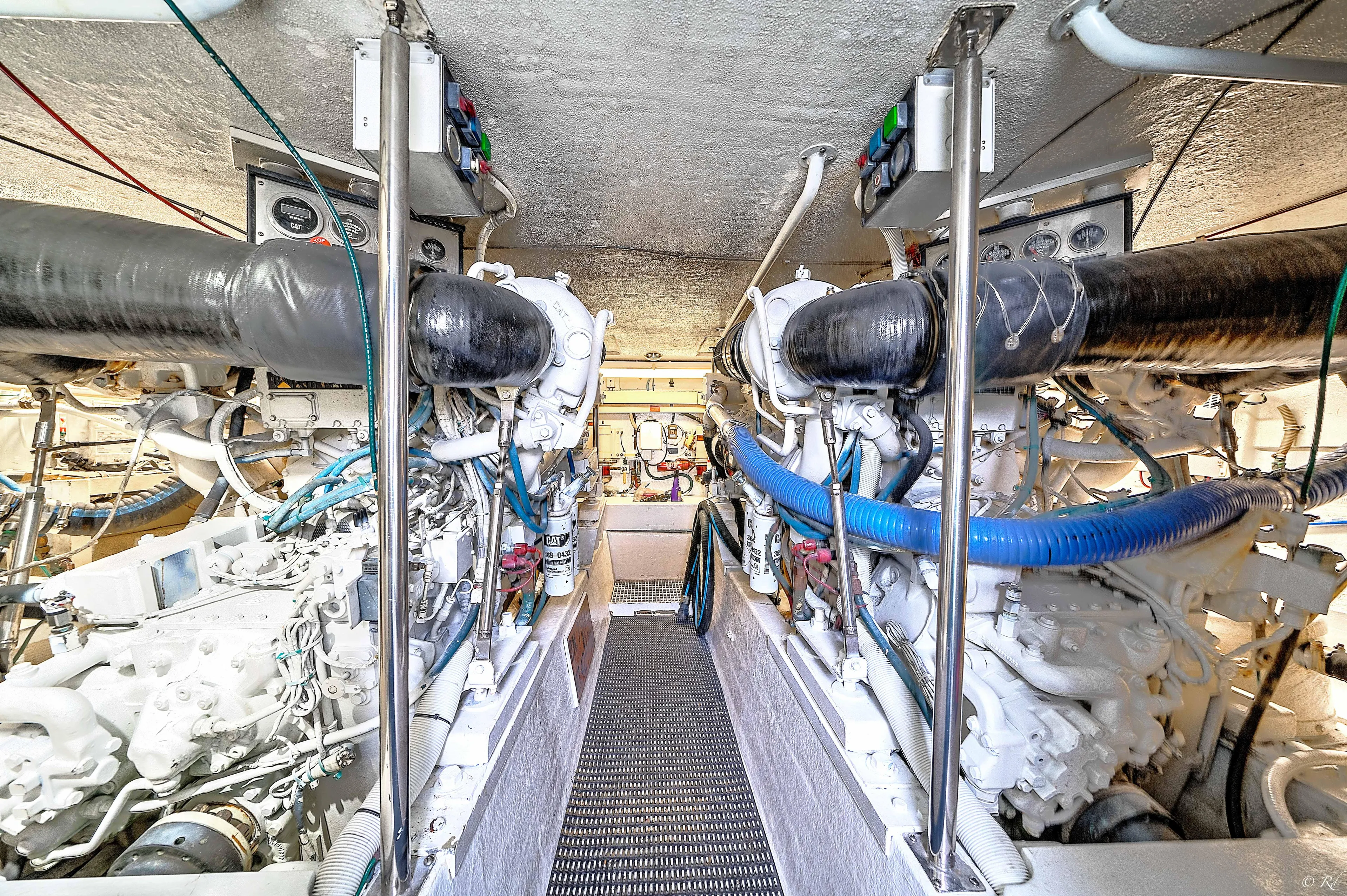  Yacht Photos Pics Engine Room, Five Star