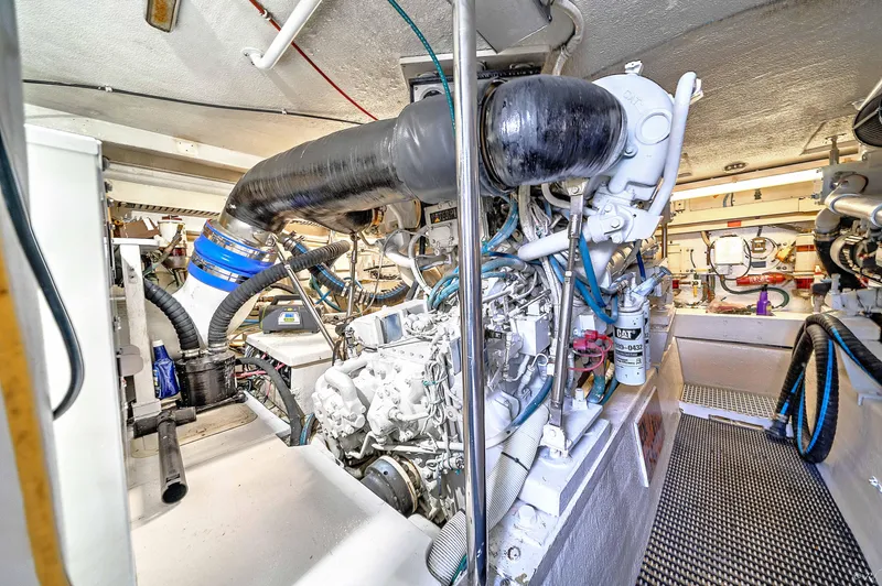  Yacht Photos Pics Engine Room, Five Star