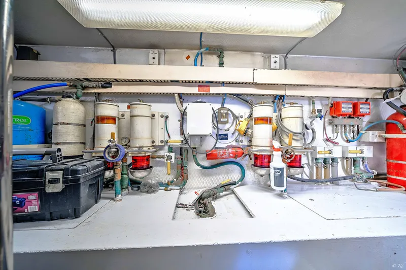  Yacht Photos Pics Engine Room, Five Star