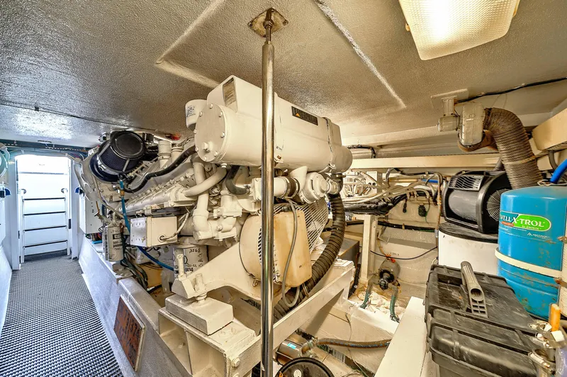  Yacht Photos Pics Engine Room, Five Star