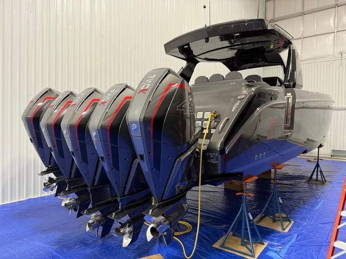 Incognito Yacht Photos Pics 