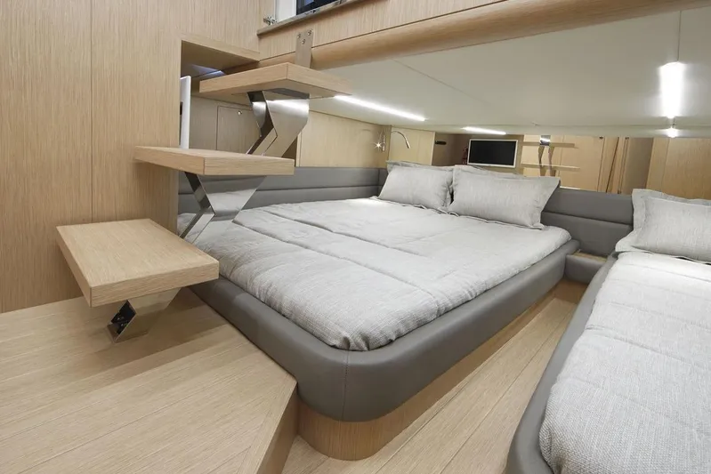  Yacht Photos Pics Manufacturer Provided Image