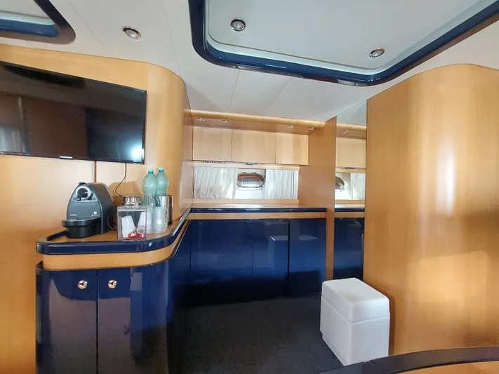 The Blv Yacht Photos Pics Sarnico 58 salon detail