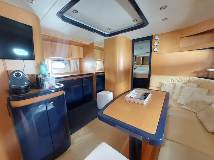 The Blv Yacht Photos Pics Sarnico 58 salon dinette