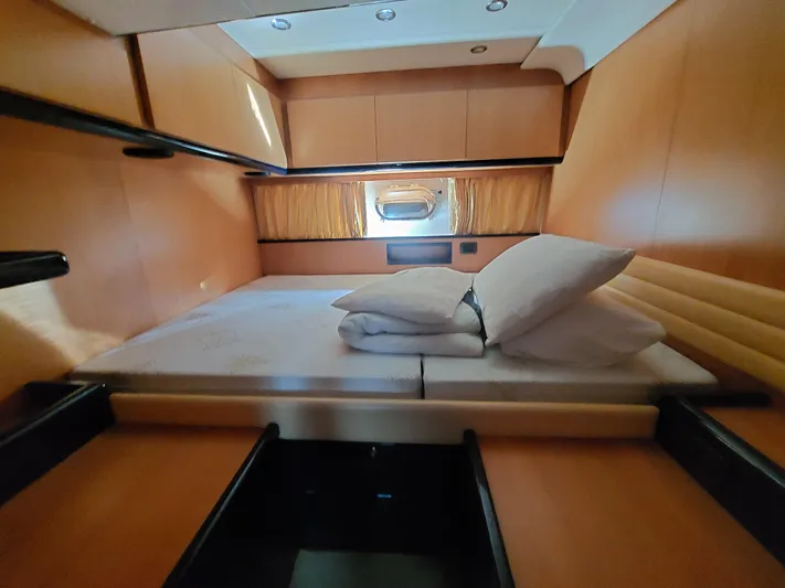 The Blv Yacht Photos Pics Sarnico 58 guest cabin