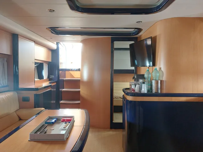 The Blv Yacht Photos Pics Sarnico 58 salon