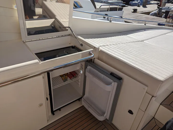 The Blv Yacht Photos Pics Sarnico 58 cockpit galley