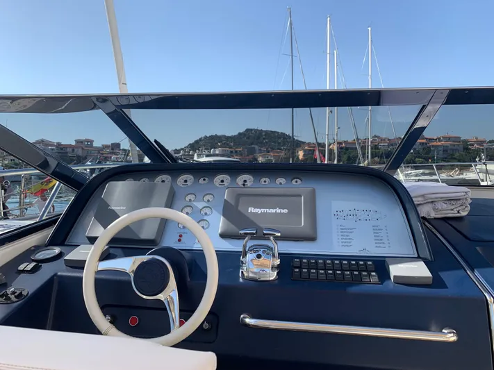 The Blv Yacht Photos Pics Sarnico 58 helm