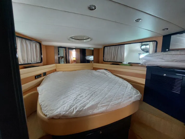 The Blv Yacht Photos Pics Sarnico 58 owner's cabin