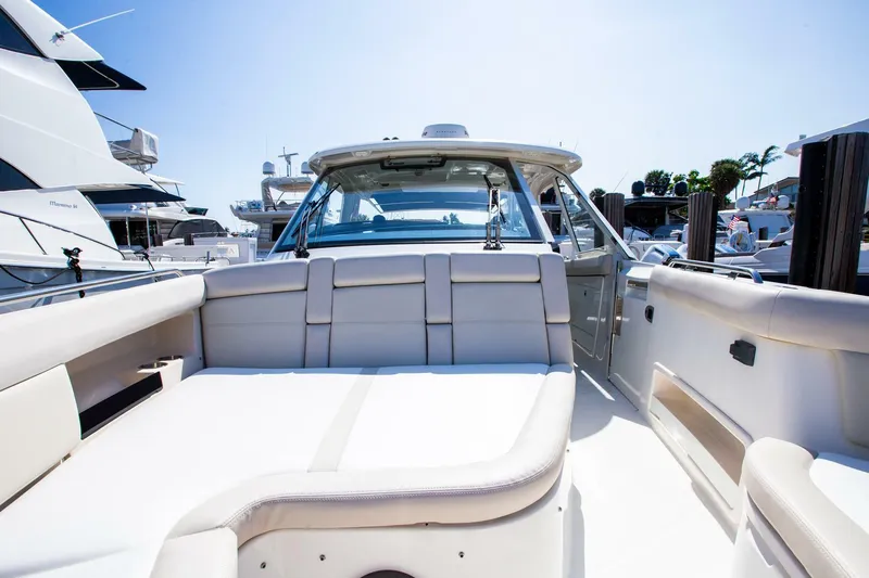  Yacht Photos Pics 2019 Boston Whaler 380 Realm boat interior with spacious seating and modern design.