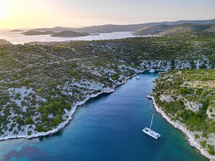 0utnumbered Yacht Photos Pics 