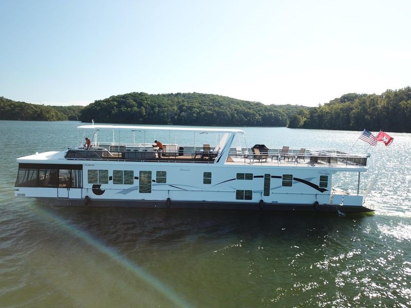 2014 Thoroughbred 18x88 Houseboat