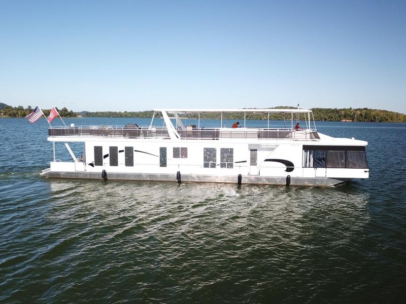 2014 Thoroughbred 18x88 Houseboat