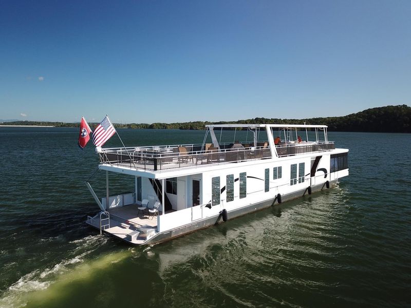 2014 Thoroughbred 18x88 Houseboat