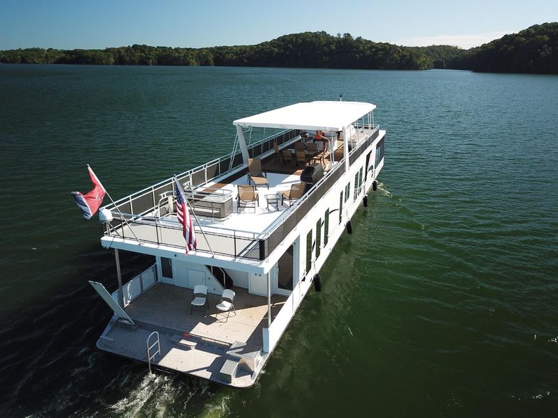 2014 Thoroughbred 18x88 Houseboat