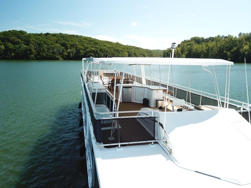 2014 Thoroughbred 18x88 Houseboat