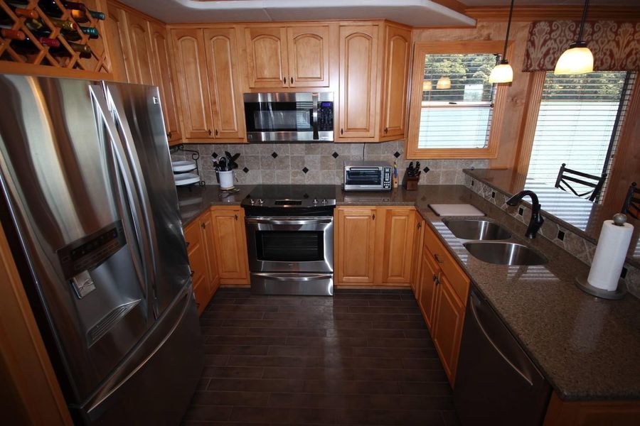 2014 Thoroughbred 18x88 Houseboat