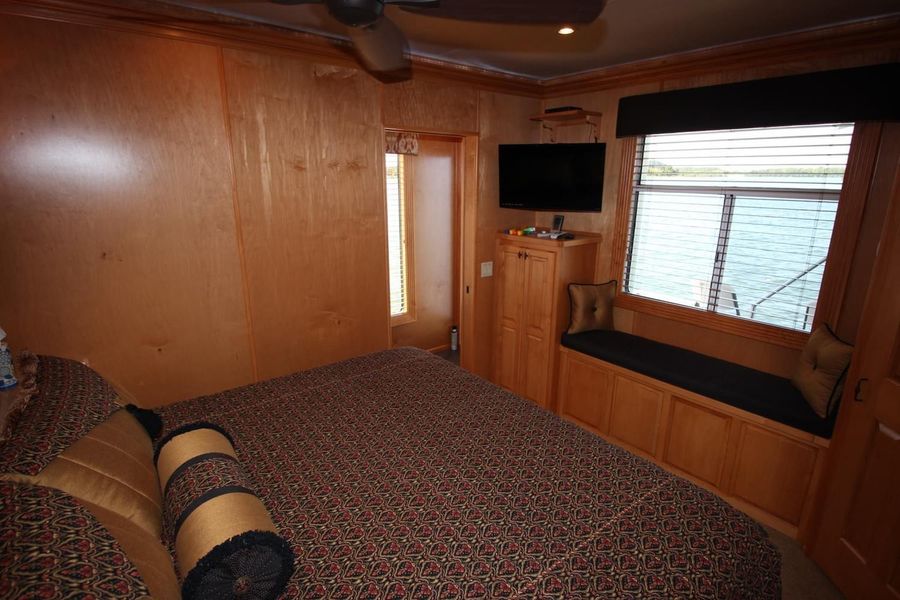 2014 Thoroughbred 18x88 Houseboat