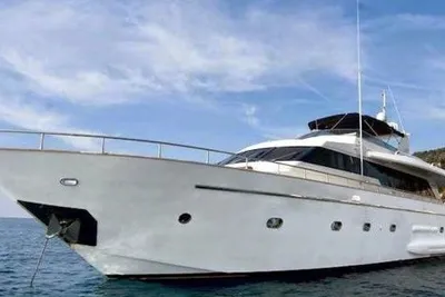 1996 Falcon 82 S