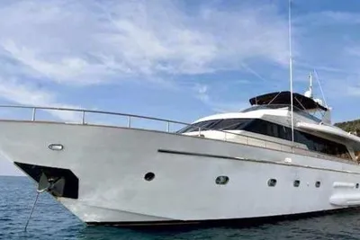 1996 Falcon 82 S