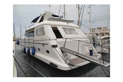 1996 Falcon 82 S
