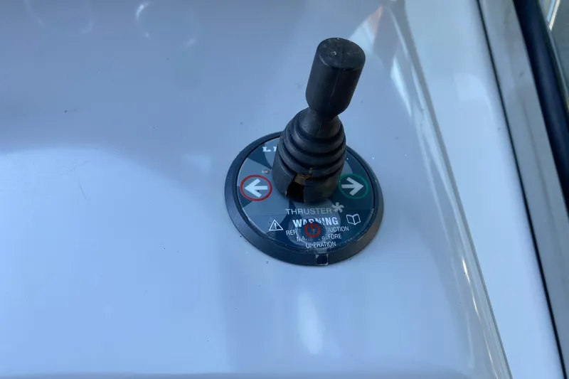  Yacht Photos Pics Control lever on 2005 Formula 40 Performance Cruiser boat dashboard.