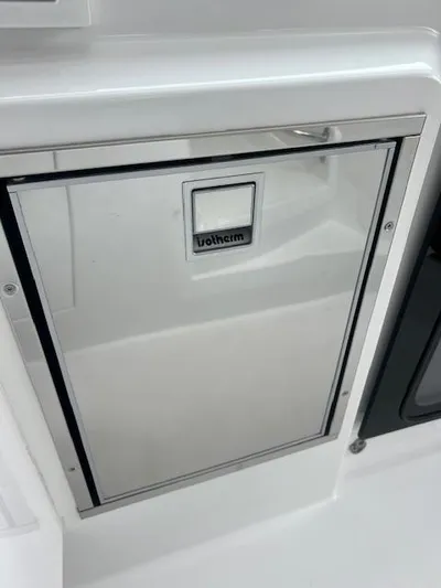  Yacht Photos Pics Beneteau Gran Turismo 40, 2019 model, featuring a built-in Isotherm refrigerator.