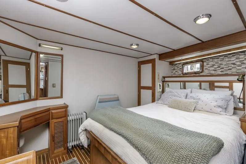 Betelgeuse Yacht Photos Pics Cozy bedroom in 1988 DeFever 53 POC yacht with wood accents and modern decor.
