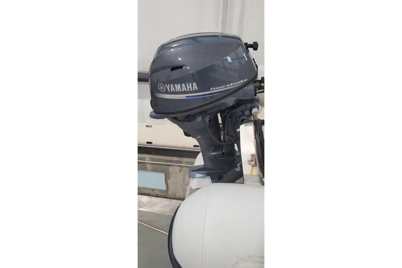 Ripple Yacht Photos Pics Yamaha four-stroke outboard motor on 2021 Sabre 45 Salon Express boat.