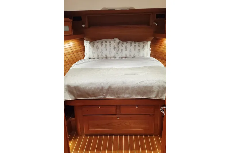 Ripple Yacht Photos Pics Cozy bedroom interior of 2021 Sabre 45 Salon Express yacht with wooden accents.