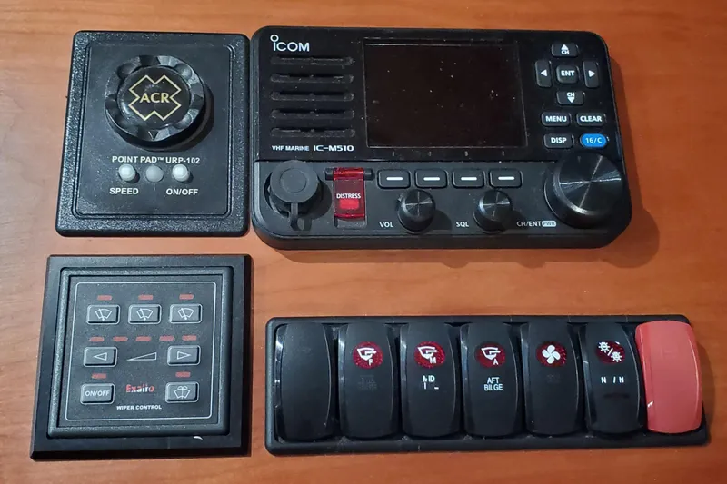 Ripple Yacht Photos Pics Control panels and marine radio equipment on a 2021 Sabre 45 Salon Express yacht.