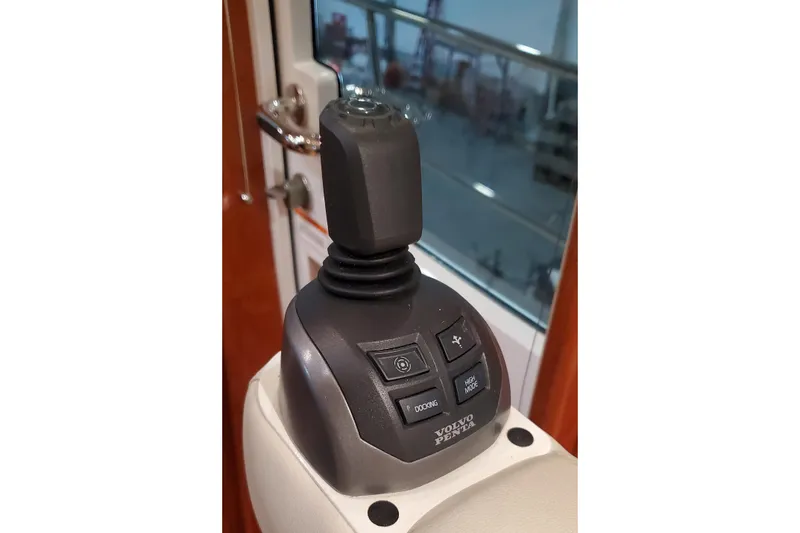 Ripple Yacht Photos Pics Joystick control on 2021 Sabre 45 Salon Express yacht, featuring Volvo Penta system.
