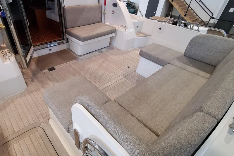 Ripple Yacht Photos Pics 2021 Sabre 45 Salon Express yacht interior with spacious seating and elegant design.