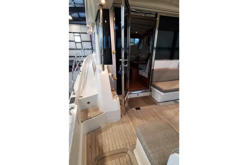 Ripple Yacht Photos Pics 2021 Sabre 45 Salon Express yacht interior with teak flooring and cushioned seating.